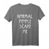 Normal People scare me T-Shirt – Lustiges Geschenk für Männer und Frauen, perfekte Geschenkidee für Freunde & Festlichkeiten