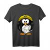 Cartoon Pinguin Postbote T-Shirt – Lustiges Geschenk für Postangestellte & Zusteller