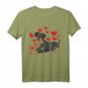 Deutscher Pinscher Hund mit Plüschtier und Herzen - Lustiges Hundemotiv T-Shirt für Hundehalter, Herrchen, Frauchen und Kinder