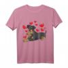 Deutscher Pinscher Hund mit Plüschtier und Herzen - Lustiges Hundemotiv T-Shirt für Hundehalter, Herrchen, Frauchen und Kinder