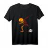 HapKitten T-Shirt mit Dabbing Skelett und Fußball – Perfektes Geschenk für Männer, Frauen, Kinder und Fans