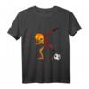 HapKitten T-Shirt mit Dabbing Skelett und Fußball – Perfektes Geschenk für Männer, Frauen, Kinder und Fans