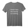 I Know How The Bunny Is Running Denglisch Englisch Lustig T-Shirt – Originelles Sprachwitz für Lehrer, Schüler & Sprachliebhaber