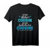 Stolzer Cousin T-Shirt für eine fantastische Cousine - Klassisch geschnitten, doppelt genähter Saum, perfektes Geschenk für Familienmitglieder
