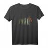 Eichhörnchen im Wald Zwielicht T-Shirt – Schickes Waldmotiv für Jäger, Förster & Naturliebhaber
