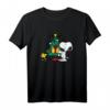 HapKitten Snoopy & Woodstock Christmas Tree T-Shirt - Lizenziertes Cartoon-Design für Geburtstags- und Weihnachtsgeschenke