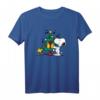 HapKitten Snoopy & Woodstock Christmas Tree T-Shirt - Lizenziertes Cartoon-Design für Geburtstags- und Weihnachtsgeschenke