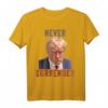 HapKitten Trump nie aufgeben T-Shirt – Humorvolles Politisches Statement mit Mugshot für Geburtstagsgeschenke
