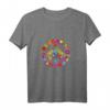 Buntes Hippie T-Shirt mit Peace-Zeichen und Batikfärbung - Retro 60er/70er Jahre, Nostalgischer Look, Perfekt als Kostüm oder Geschenk
