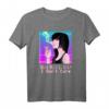 Japanese Vaporwave Aesthetic Sad Face Anime Girl T-Shirt mit Glitch Effekt - Edgy Streetwear für Kawaii, Goth & Emo Fans