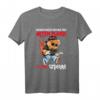 Herren Unterschätze nie einen alten Mann mit Gitarre T-Shirt – Perfektes Geschenk für Musiker, Gitarristen, Väter und Opas zu Geburtstagen, Vatertag & Weihnachten