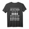 Unterschätze Niemals Einen Mann Mit Gitarre T-Shirt – Lustiges Musik-Shirt für Männer, Gitarristen & Musikliebhaber