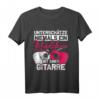 Unterschätze niemals ein Mädchen mit einer Akustik Gitarre T-Shirt – Perfektes Geschenk für Gitarristinnen zum Geburtstag oder Weihnachten