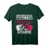 Unterschätze niemals ein Mädchen mit einer Akustik Gitarre T-Shirt – Perfektes Geschenk für Gitarristinnen zum Geburtstag oder Weihnachten