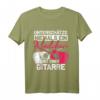Unterschätze niemals ein Mädchen mit einer Akustik Gitarre T-Shirt – Perfektes Geschenk für Gitarristinnen zum Geburtstag oder Weihnachten