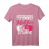 Unterschätze niemals ein Mädchen mit einer Akustik Gitarre T-Shirt – Perfektes Geschenk für Gitarristinnen zum Geburtstag oder Weihnachten