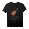 Strumming Through Life Gitarre Ukulele Hawaii Musik T-Shirt – Perfektes Geschenk für Musiker und Hawaiianische Musikliebhaber