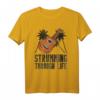 Strumming Through Life Gitarre Ukulele Hawaii Musik T-Shirt – Perfektes Geschenk für Musiker und Hawaiianische Musikliebhaber