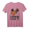 Strumming Through Life Gitarre Ukulele Hawaii Musik T-Shirt – Perfektes Geschenk für Musiker und Hawaiianische Musikliebhaber