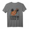 Strumming Through Life Gitarre Ukulele Hawaii Musik T-Shirt – Perfektes Geschenk für Musiker und Hawaiianische Musikliebhaber