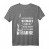 Herren Unterschätze niemals einen alten Mann mit seiner Gitarre T-Shirt – Perfektes Geschenk für Gitarristen, Lehrer & Musikliebhaber zu Geburtstag, Weihnachten & Vatertag
