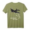 Make Music Not War T-Shirt mit Flugzeug und Gitarren – Friedenssymbol, Anti-Kriegs Design & Geschenkidee für Friedensliebende