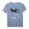 Make Music Not War T-Shirt mit Flugzeug und Gitarren – Friedenssymbol, Anti-Kriegs Design & Geschenkidee für Friedensliebende