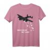 Make Music Not War T-Shirt mit Flugzeug und Gitarren – Friedenssymbol, Anti-Kriegs Design & Geschenkidee für Friedensliebende