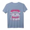 Gitarrist Geschenk für Mädchen - E-Gitarre T-Shirt mit Spruch 'Unterschätze niemals ein Mädchen mit einer E Gitarre' für Musikerinnen, Frauen & Damen