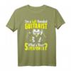 Zitat für Linkshänder Gitarristen T-Shirt – Klassisch geschnitten, doppelt genähter Saum, ideales Geschenk für Musiker