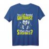 Zitat für Linkshänder Gitarristen T-Shirt – Klassisch geschnitten, doppelt genähter Saum, ideales Geschenk für Musiker