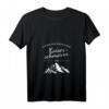 Ich Bin Nur Wegen Dem Kaiserschmarrn Hier - Witziges Bergwander T-Shirt mit V-Ausschnitt für Outdoor- und Kaiserschmarrn-Liebhaber