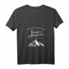 Ich Bin Nur Wegen Dem Kaiserschmarrn Hier - Witziges Bergwander T-Shirt mit V-Ausschnitt für Outdoor- und Kaiserschmarrn-Liebhaber