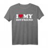 HapKitten T-Shirt für Männer - Lustiges Geschenk mit 'Ich Liebe Meinen Freund' für den besonderen Tag