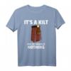 It's A Kilt And The Answer Is Nothing Schottenrock T-Shirt – Lustiges Geschenk für Schottland Fans, Kiltträger & Dudelsackliebhaber