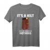 It's A Kilt And The Answer Is Nothing Schottenrock T-Shirt – Lustiges Geschenk für Schottland Fans, Kiltträger & Dudelsackliebhaber