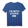 I'm With Stupid T-Shirt – Lustiges Geschenk für Mum, Dad, Junge oder Mädchen, klassisch geschnitten mit doppeltem Saum