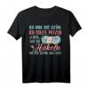 Lustiges Häkeln & Putzen T-Shirt für Damen mit Spruch – Perfekt für Häkelanfänger, Näherinnen & Handarbeitsliebhaberinnen