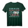Lustiges Häkeln & Putzen T-Shirt für Damen mit Spruch – Perfekt für Häkelanfänger, Näherinnen & Handarbeitsliebhaberinnen