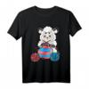 Strickendes Schaf T-Shirt | Kreatives Geschenk für Näher, Häkler & Stricker zum Geburtstag, Ostern & Weihnachten