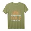 Der mit dem Holz spricht - Handwerker Schreiner Zimmerer T-Shirt für Holzliebhaber, perfekt als Geschenk zu Weihnachten, Vatertag oder Geburtstag