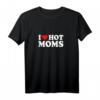 I Love Hot Moms Shirt – Lustiges Männer T-Shirt für Vatertag & originelles Matching Shirt für Papa und Kind