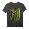 Buntspecht füttert Nachwuchs - Natur- und Vogelillustration T-Shirt für Naturliebhaber & Vogelbeobachter