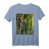 Buntspecht füttert Nachwuchs - Natur- und Vogelillustration T-Shirt für Naturliebhaber & Vogelbeobachter