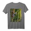 Buntspecht füttert Nachwuchs - Natur- und Vogelillustration T-Shirt für Naturliebhaber & Vogelbeobachter