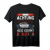 Personalisierter Spruch: Achtung Hier kommt Alex - Polizeiauto T-Shirt mit Namen für Kinder & Männer, lustiges Geschenkidee