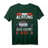 Personalisierter Spruch: Achtung Hier kommt Alex - Polizeiauto T-Shirt mit Namen für Kinder & Männer, lustiges Geschenkidee
