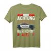 Personalisierter Spruch: Achtung Hier kommt Alex - Polizeiauto T-Shirt mit Namen für Kinder & Männer, lustiges Geschenkidee