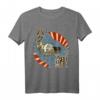 Mops reiten Koi durch die Welle - Japanische Vintage Kunstzeichnung T-Shirt, ideales Geschenk für Tier- und Kunstliebhaber