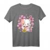 Japanisches Glücks T-Shirt mit Maneki Neko Katze und Kirschblüten – Kawaii Design, ideales Geschenk für Glück und Tradition